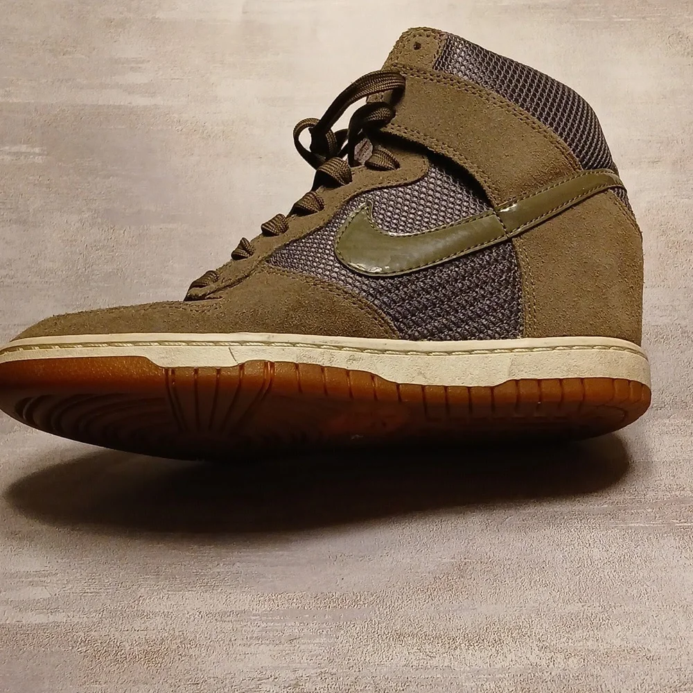 Nike Woman's Olive Green Suede & Mesh Dunk Sky Hidden Wedge High-Top Sneakers 8 - Picture 3 of 7